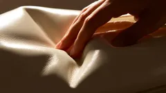 Oblíbené kožené doplňky získávají zpět svou luxusní vizáž jediným domácím trikem
